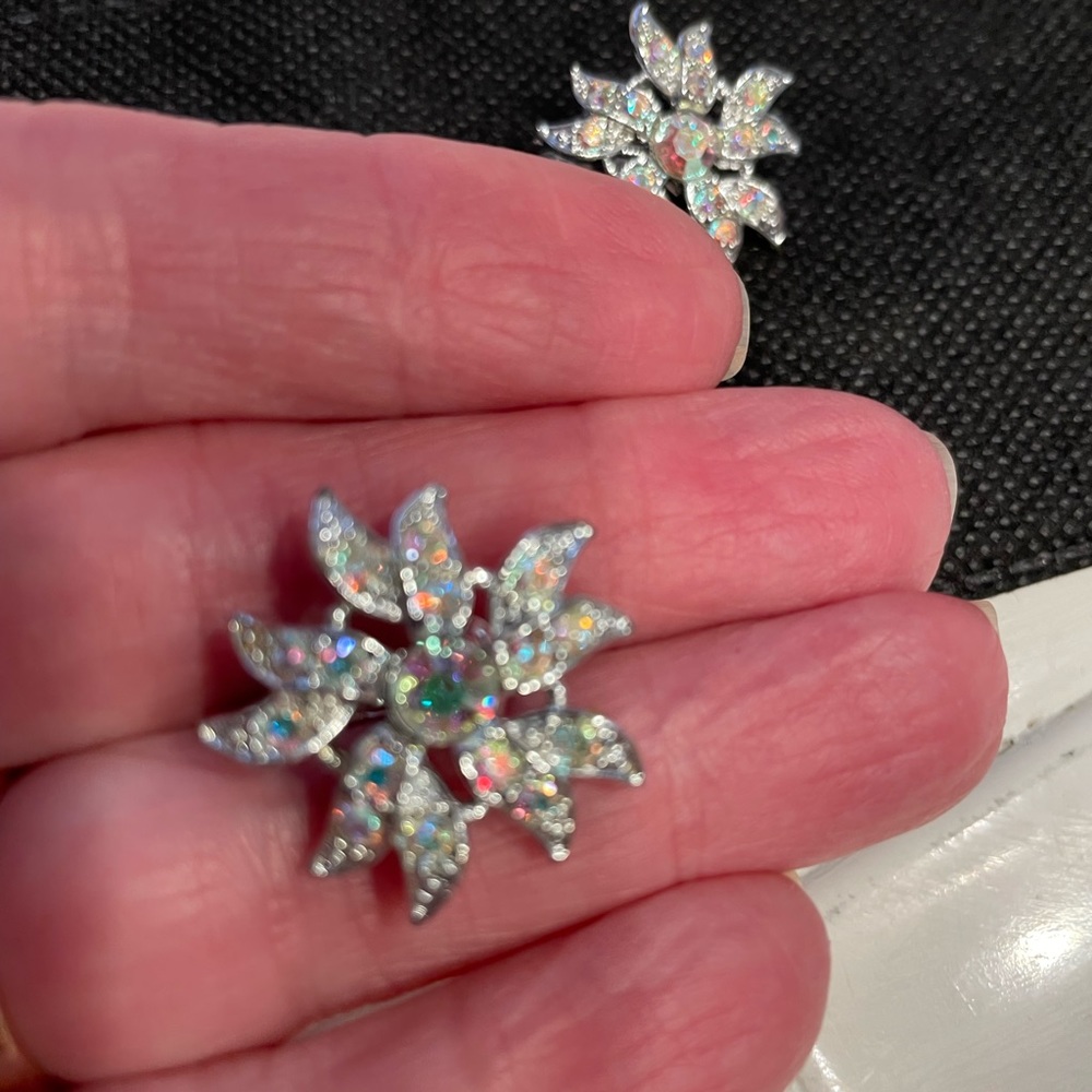Earrings: Starburst clip-on vintage. Starry starry night!